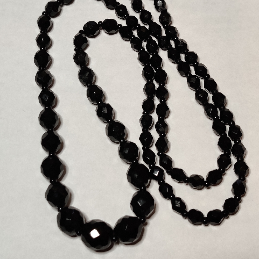 Elegant vintage French Jet Black Beaded Necklace - Picture 2 of 11